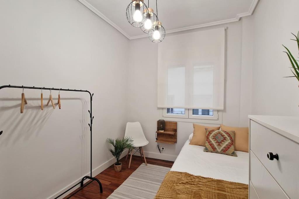 Cozy In The Center By Aloha Apartment